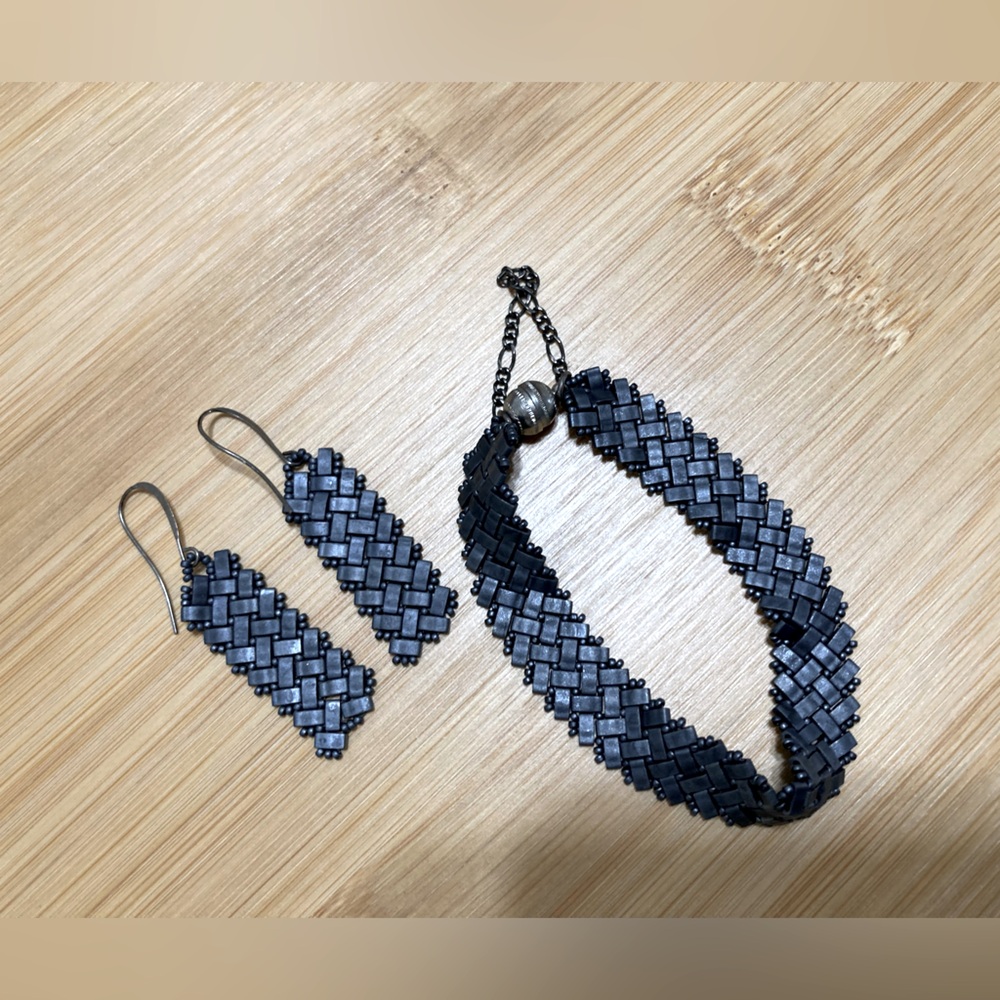 Metal Gray Bracelet & Earring Set 🖤